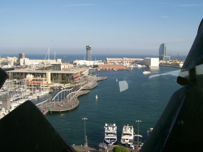 Vista do Port Vell, cenário do meu infortúnio, desde o Monumento a Colón